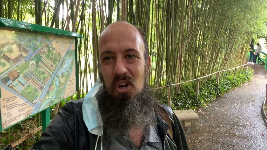 Florent (Flo), our virtual guide from Paris